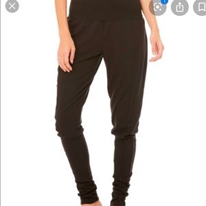 ALO yoga contour sweatpant size M